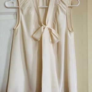 Lilly Pulitzer Silk Blouse. Very stylish with the fashion today.